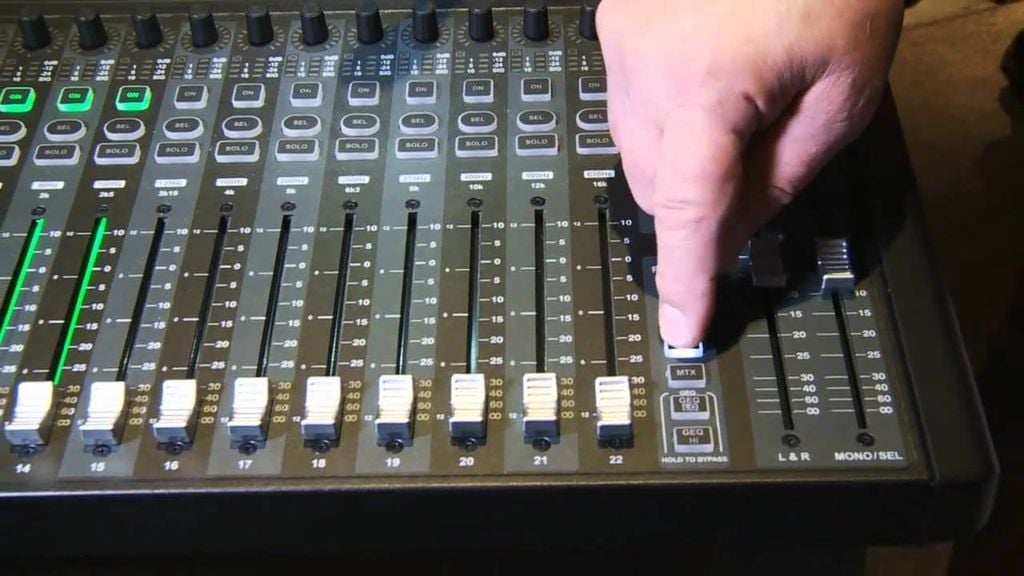 mixer-soundcraft-gb2-32ch-console-cao-cap