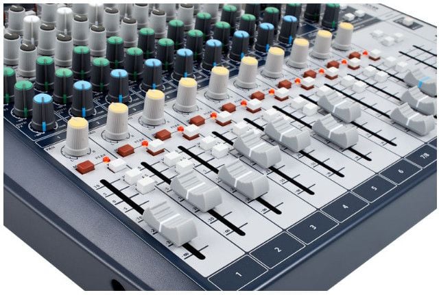 Giá Mixer Soundcraft Signature 12 chính hãng