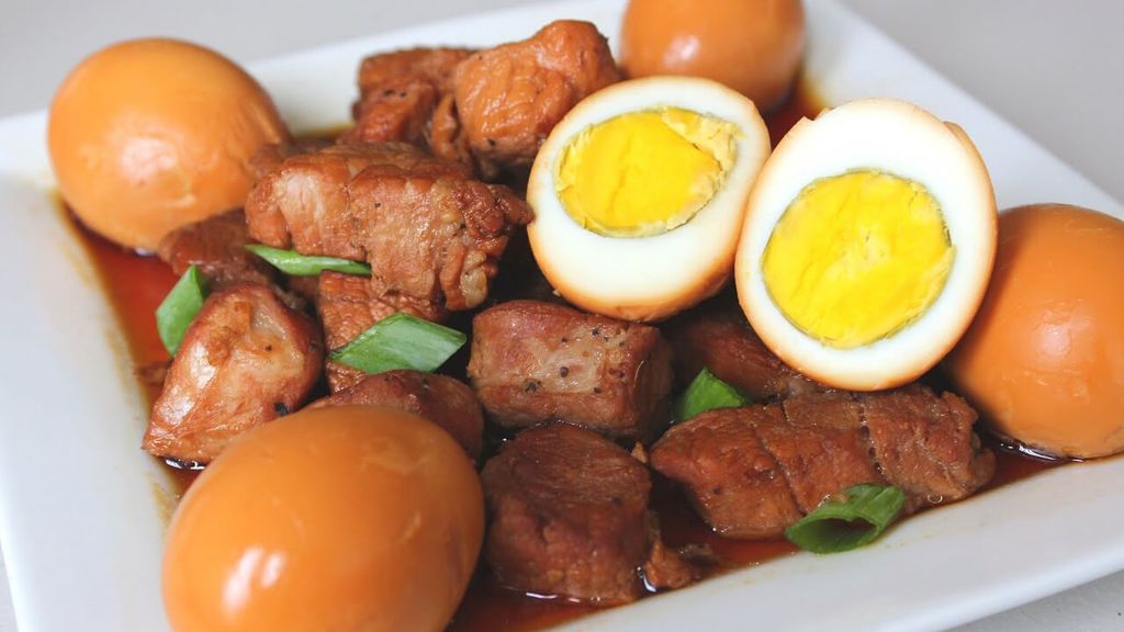 Mon-an-ngay-Tet-duoc-yeu-thich-nhat-thit-kho-hot-vit