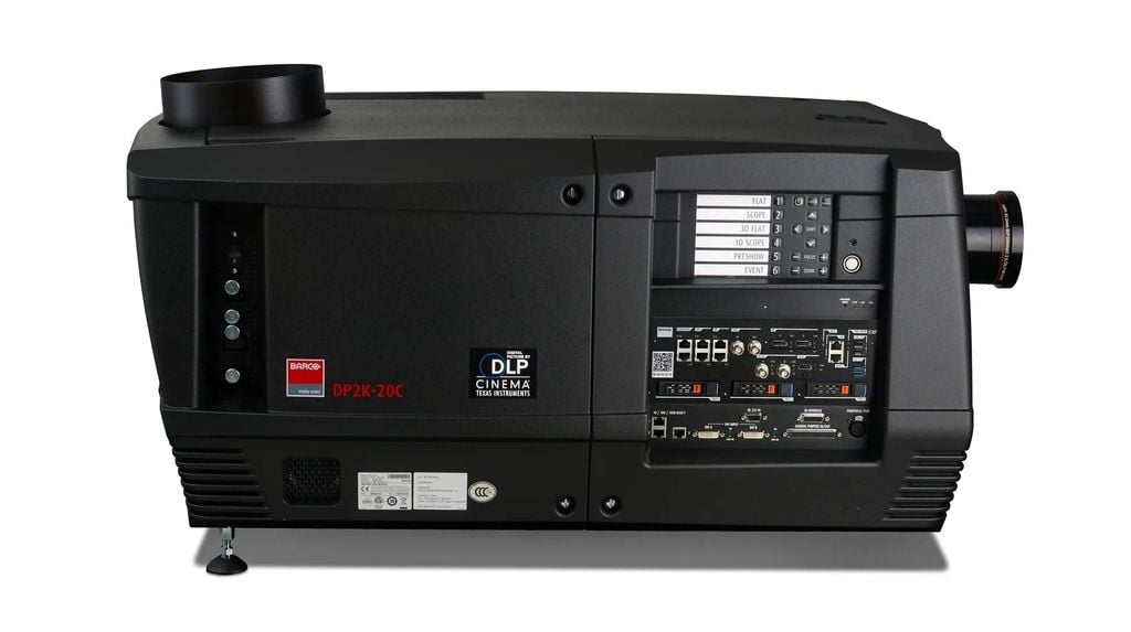 mua-may-chieu-4k-barco-dp2k20c-hinh-anh-sac-net