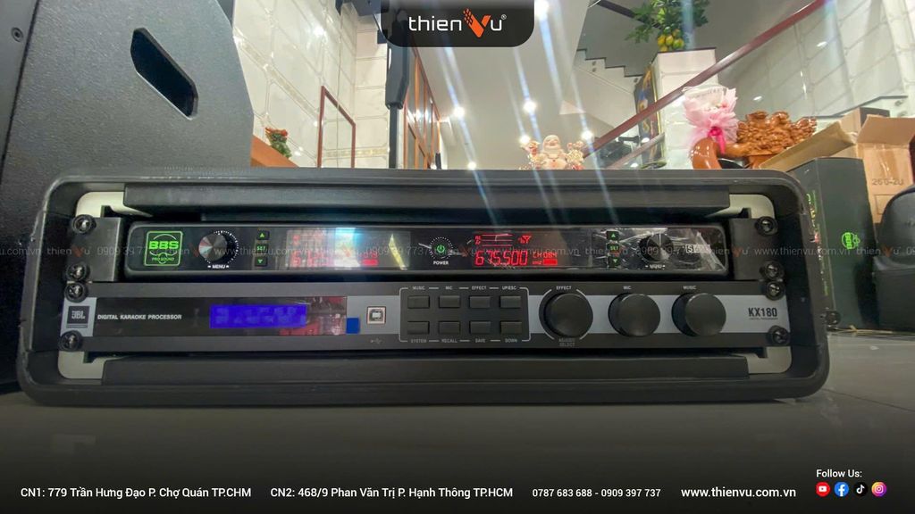 nen-mua-micro-uhf-hay-vhf-cho-dan-karaoke