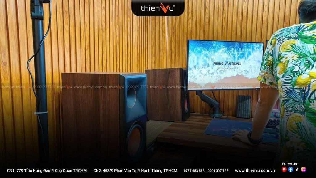 nen-dung-loa-bookshelf-hay-loa-cot