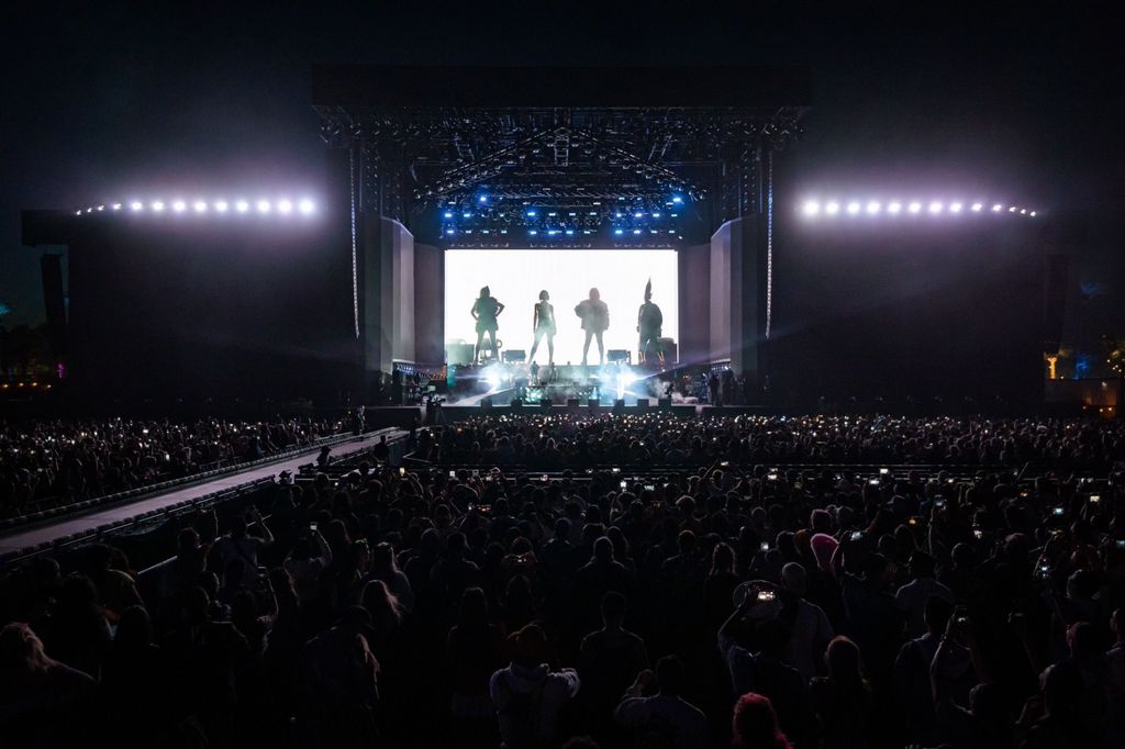 2ne1 xuat hien tai san khau am nhac Coachella 2022