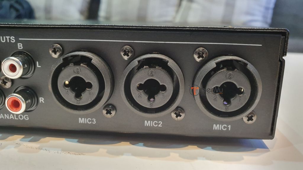 ngõ micro của paramax pro mx 320