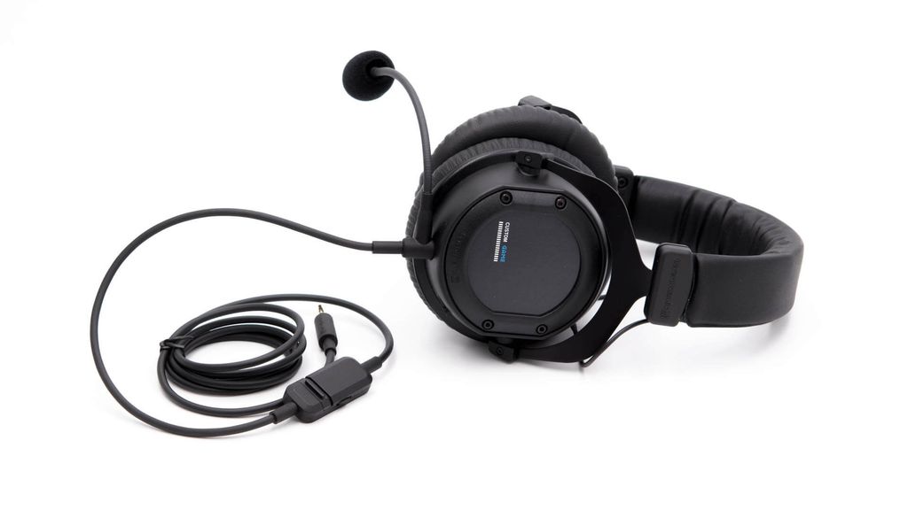 ngoai-hinh-hien-dai-tai-nghe-beyerdynamic-custom-game