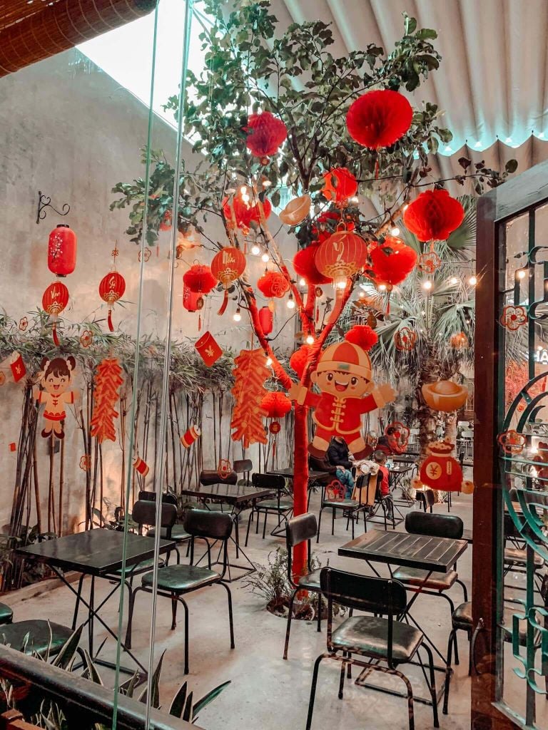 nhung-y-tuong-trang-tri-quan-cafe-ngay-tet-moi-2023
