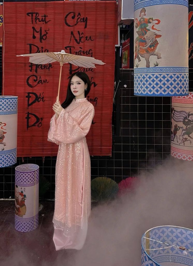 quan-cafein-chup-ao-dai-tet-dep