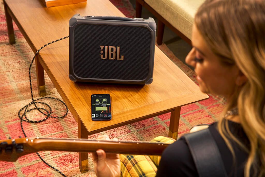 ra-mat-jbl-bandbox-the-he-loa-ai-dau-tien-moi-nhat-cho-nghe-si