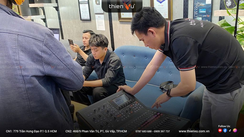 sam-ban-mixer-midas-m32r-chinh-hang