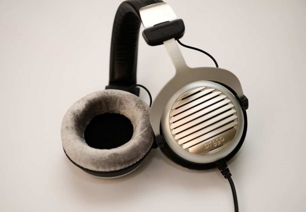 tai-nghe-beyerdynamic-dt-990-edition-an-tuong-tu-cai-nhin-dau-tien