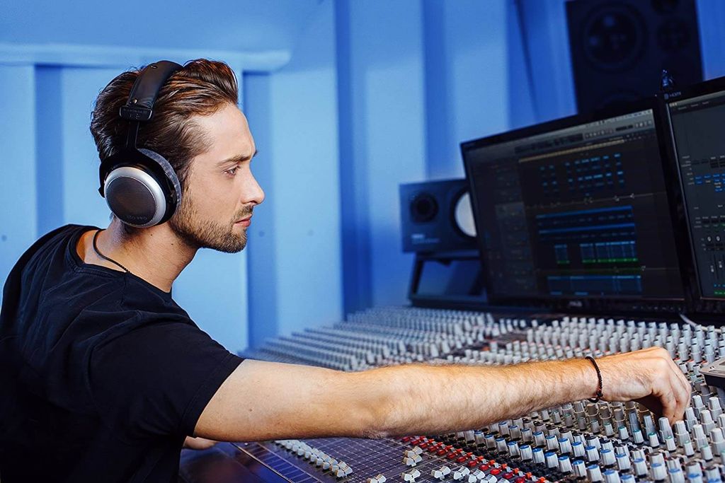 tai-nghe-beyerdynamic-dt880-edition-thoai-mai-khi-deo