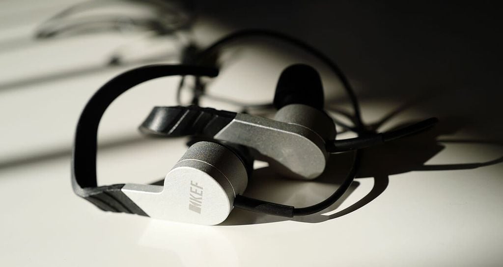 tai-nghe-co-day-kef-m200