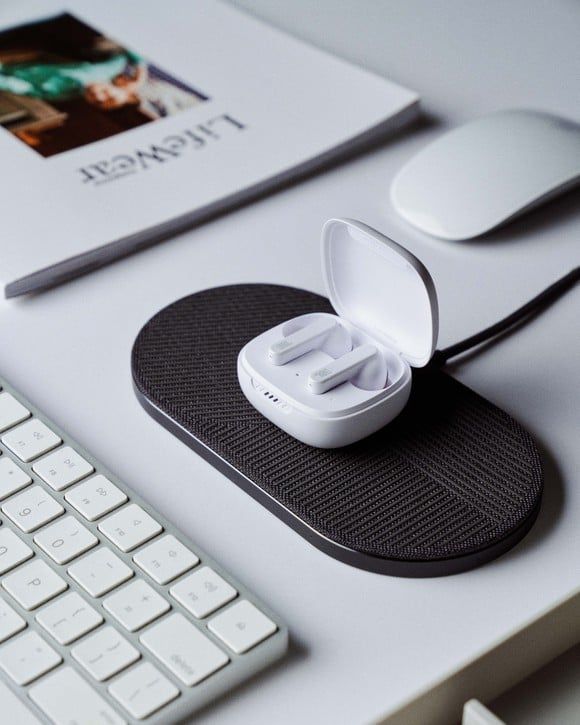tính năng sạc nhanh của tai nghe jbl live pro plus tws