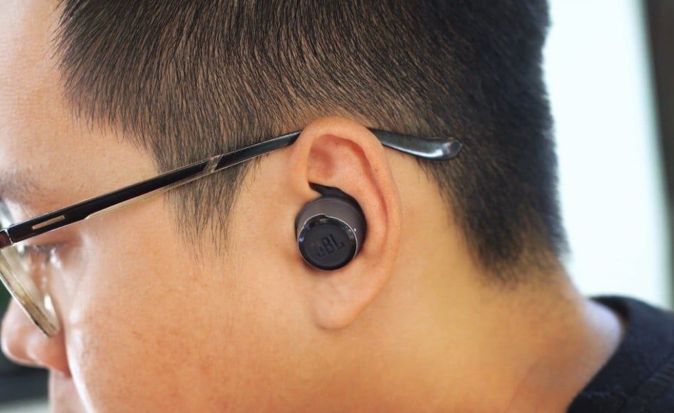 tai-nghe-jbl-reflect-aero-tws-cong-nghe-chong-on