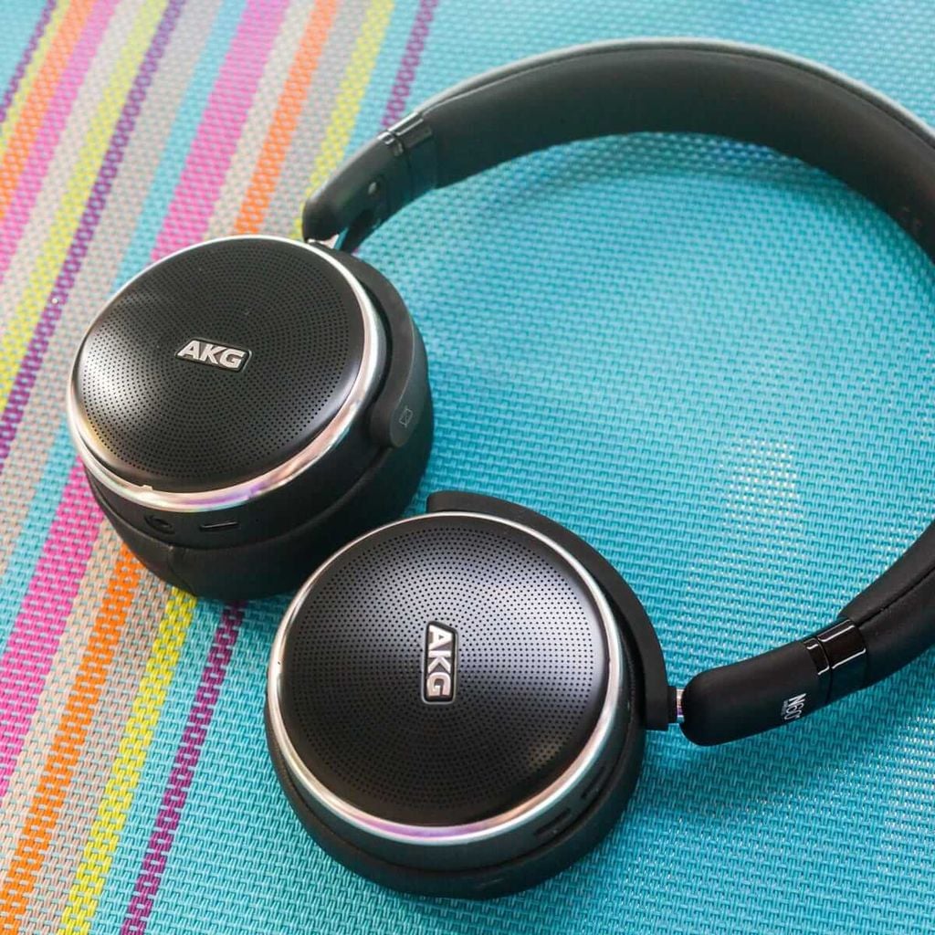 tai-nghe-khong-day-akg-n60nc-pin-30-tieng