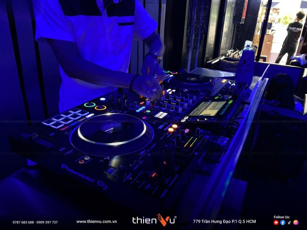 thiet-bi-ban-dj-chinh-hang