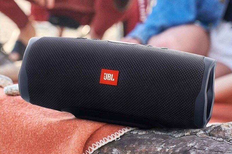 thuong-thuc-am-nhac-cung-loa-bluetooth-jbl-charge-4