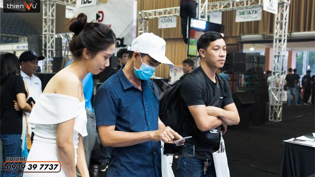 trien-lam-am-thanh-plase-show-2022-hoanh-trang