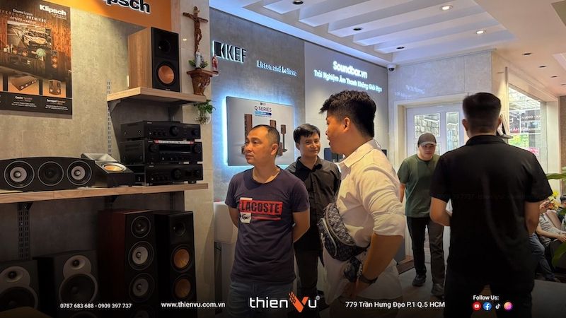 uu dai mua loa karaoke di dong sumico cho khach hang than thiet cua thien vu audio