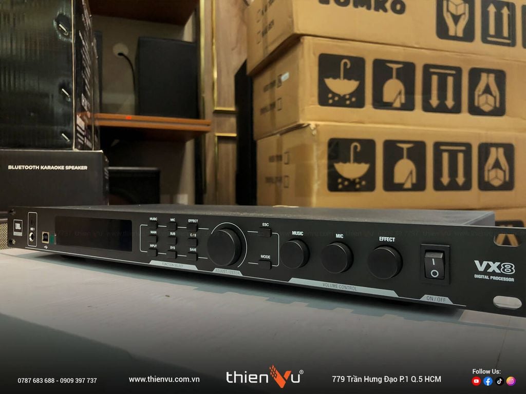vang-so-jbl-vx8-hien-dai-thien-vu