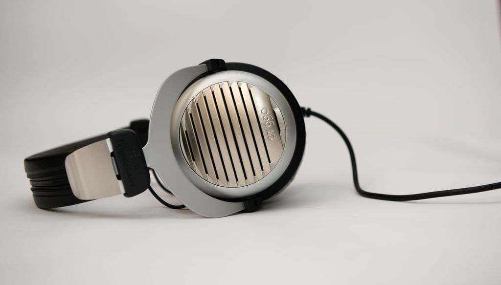 ve-dep-sang-trong-tai-nghe-beyerdynamic-dt-990-edition