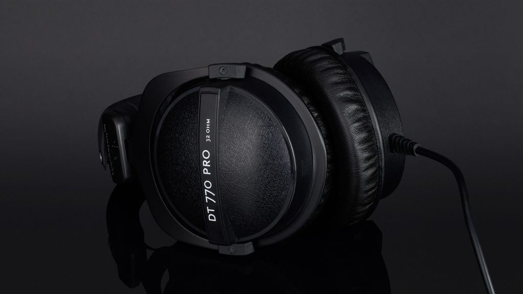 ve-dep-sang-trong-tai-nghe-beyerdynamic-dt770-pro-32-ohm-chinh-hang