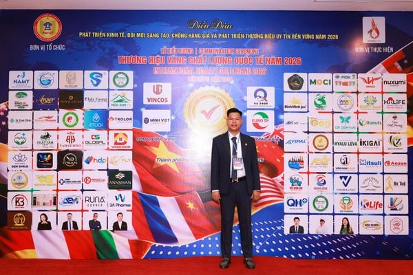 Đại diện nhãn hàng PYON tại lễ công bố “Top 10 Thương Hiệu Vàng Chất Lượng Quốc Tế 2026”