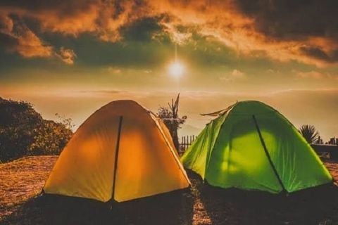 Đi cắm trại mùa hè: 08 lưu ý an toàn khi ở dưới nắng hè