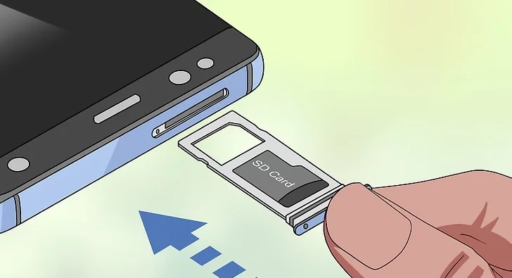 Điện thoại phải có khe cắm thẻ nhớ thì mới có thể lưu ảnh vào thẻ.