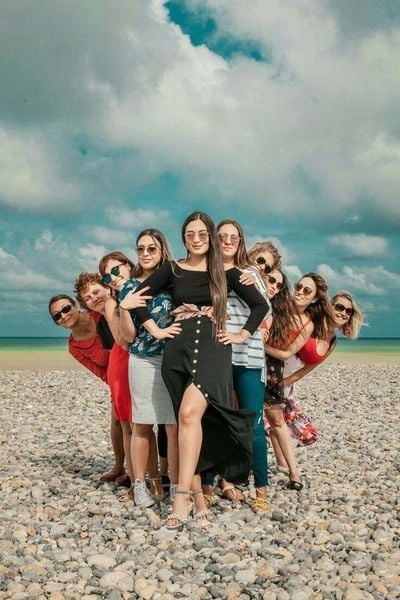 Cách tạo dáng chụp ảnh tập thể đẹp