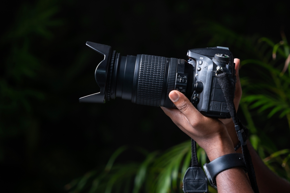 Lens Hood hình trụ hạn chế hiện tượng lóa sáng