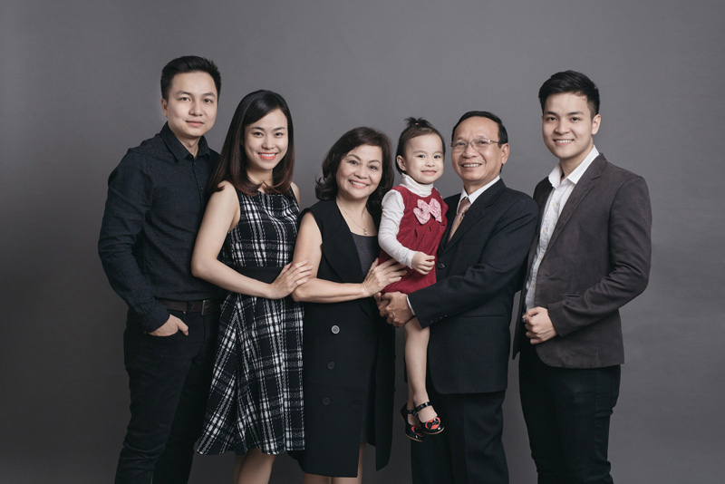 Gia đình vui vẻ hạnh phúc bên nhau