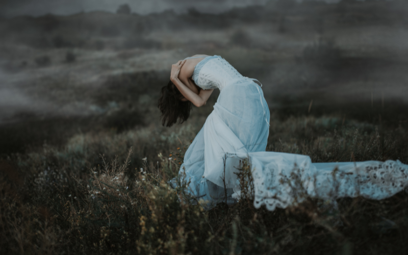 Không gian âm với bối cảnh rõ ràng