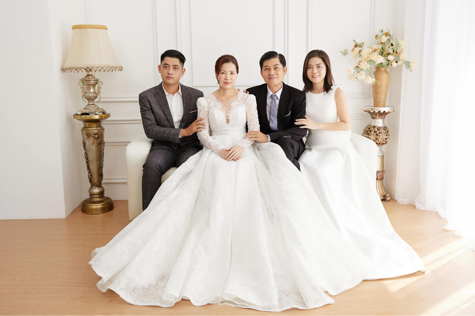 Tư thế sát cánh bên nhau với đầu hơi nghiêng về cùng một phía tạo ra sự đồng điệu và gắn kết