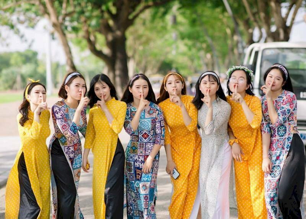 Cần phối hợp ăn ý, tạo dáng tự nhiên.