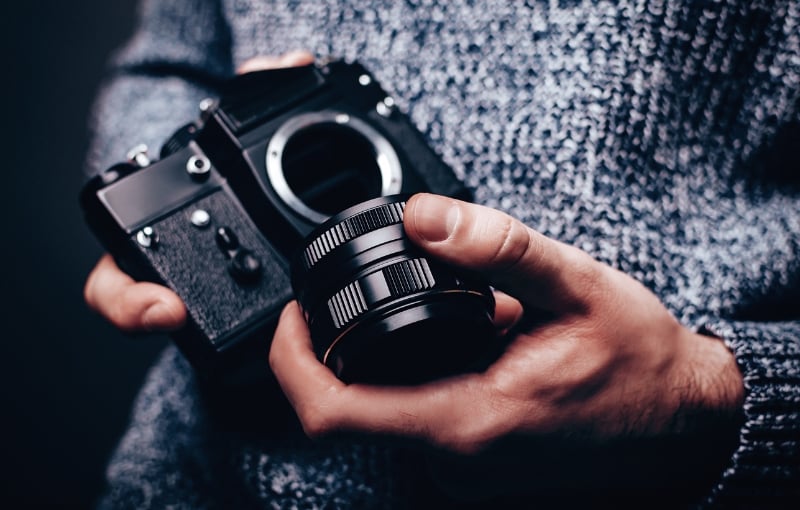 Lợi thế của ống kính Prime so với ống kính Zoom