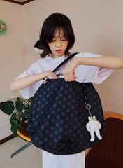 Mặc đẹp cùng túi big size: Khi chiếc túi lớn trở thành điểm nhấn “có gu” của thời trang hằng ngày