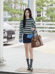 Airport Fashion: Vì sao Outfit sân bay của Idol trở thành chuẩn mực Street Style Châu Á?