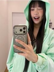 4 cách mặc áo hoodie có khóa kéo cho ngày giao mùa