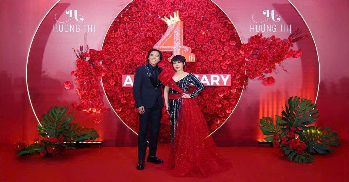Hàng ngàn bông hồng tô điểm trong kỷ niệm 4 năm thành lập mỹ phẩm cao cấp Hương Thị