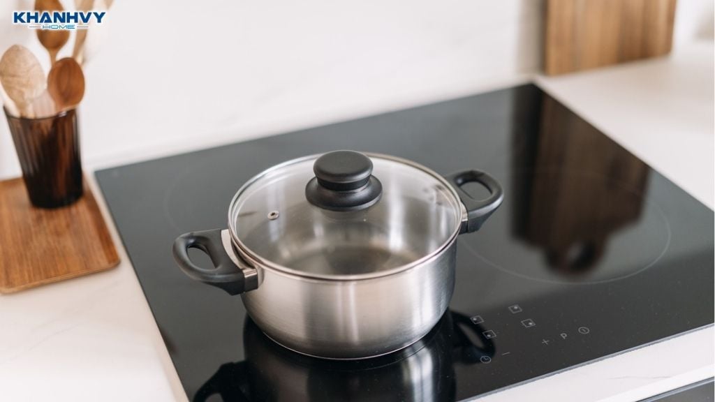 Dịch vụ sửa chữa bếp điện từ chuyên nghiệp tại nhà của Khánh Vy Home hỗ trợ kiểm tra, khắc phục nhanh chóng các lỗi thường gặp