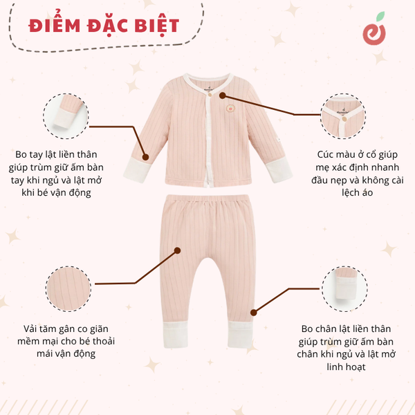 Bộ dài tay có tất cài thẳng cho cả bé trai lẫn bé gái, họa tiết gấu kẻ ô