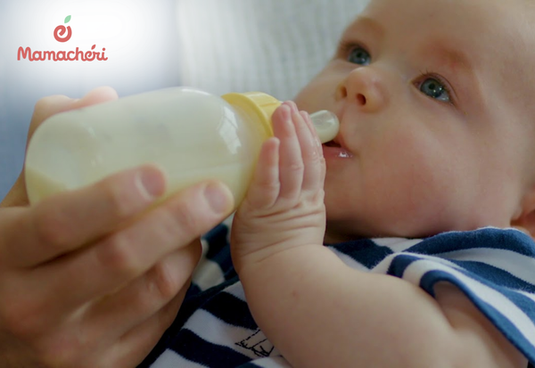 Chọn đúng kích cỡ núm ti giúp dòng sữa chảy đều, mang lại cảm giác thoải mái cho bé khi bú