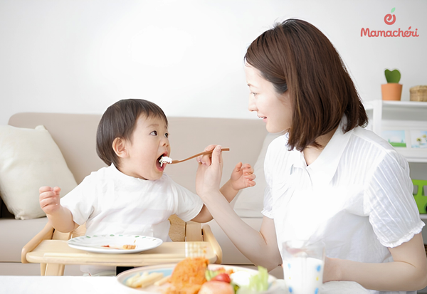 Rèn luyện thói quen ăn uống giúp con nhanh chóng hòa nhập với nếp sống ở trường.