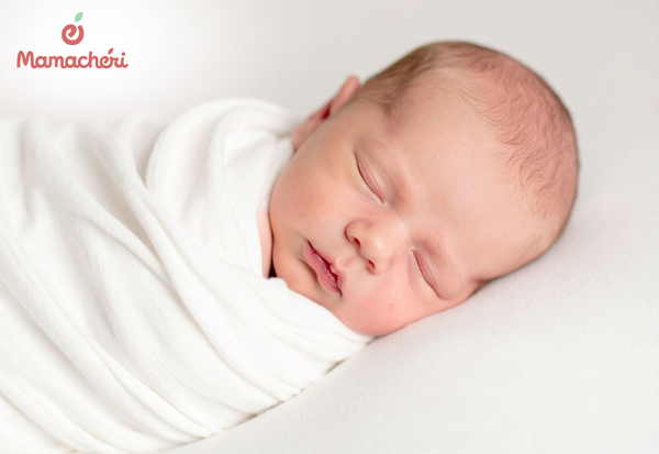 Trẻ sơ sinh ngủ nhiều trong những tuần đầu đời là hiện tượng sinh lý bình thường