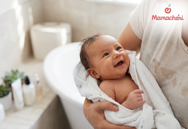 Sự nâng niu sau giờ tắm mang lại cho bé giấc ngủ êm đềm.