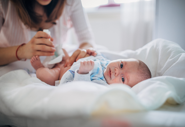 Chăm sóc rốn trẻ sơ sinh đúng cách để vùng rốn luôn khô thoáng