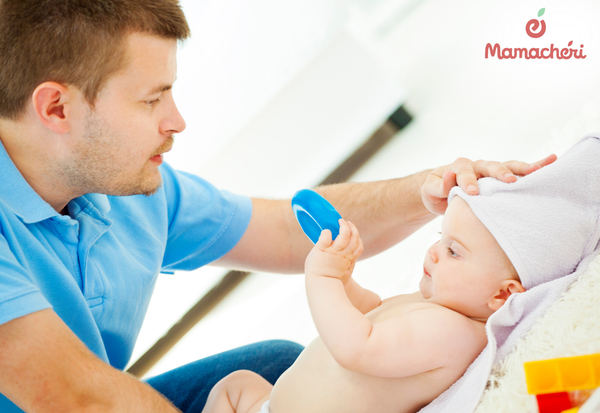 Lau và sấy tóc đúng cách khi chăm sóc tóc sơ sinh
