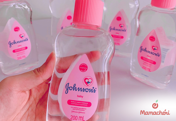 Dầu massage Johnson's Baby Oil hỗ trợ dưỡng ẩm và massage cho trẻ sơ sinh