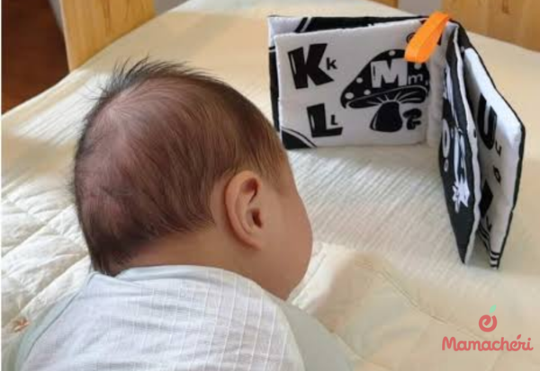 Sách vải nhiều màu sắc giúp bé phát triển giác quan
